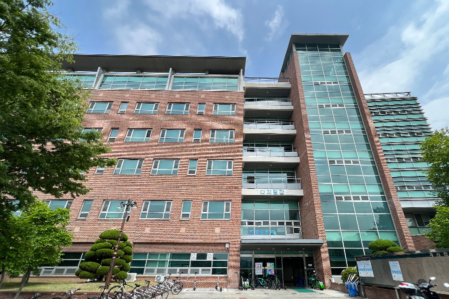 구미 대학교 건물 창문 시공 전경
